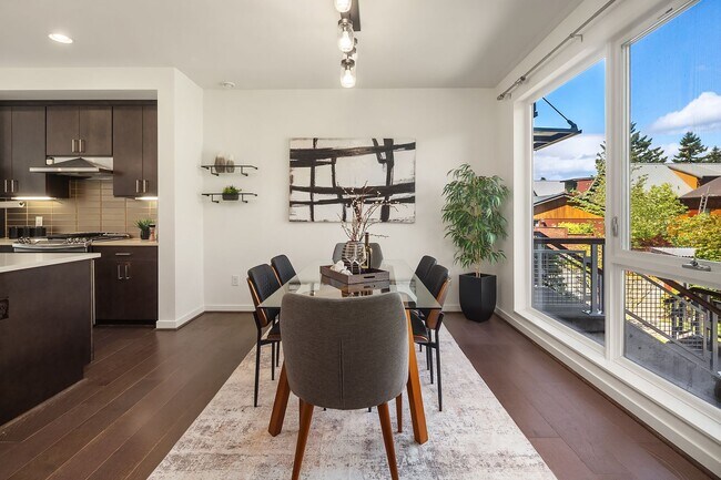 Building Photo - 3bd/3ba Seattle Townhome