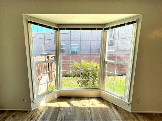 Building Photo - 3539-3541 Lewis Ave. Long Beach, CA 90807