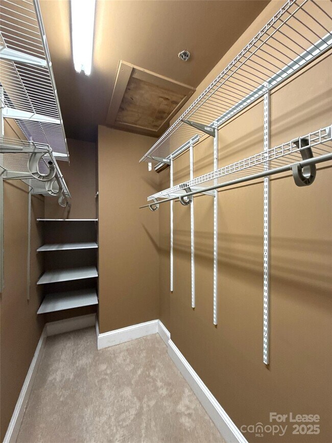 Building Photo - 127 N Tryon St