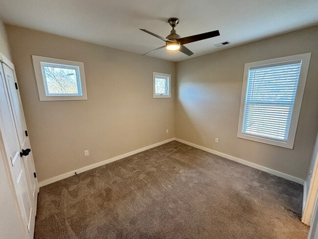 Building Photo - North Nashville home with 3 bedrooms, park...