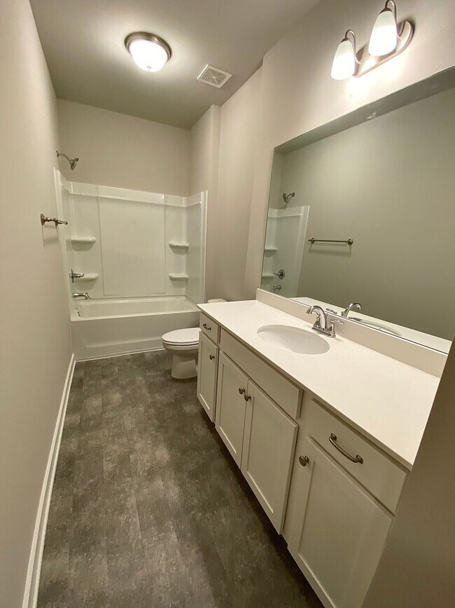 Building Photo - Home for Rent in Jasper, AL...Available to...