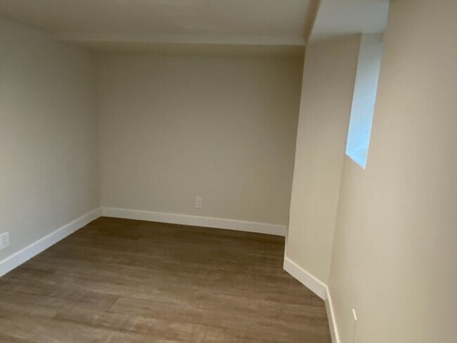 Building Photo - 1151904