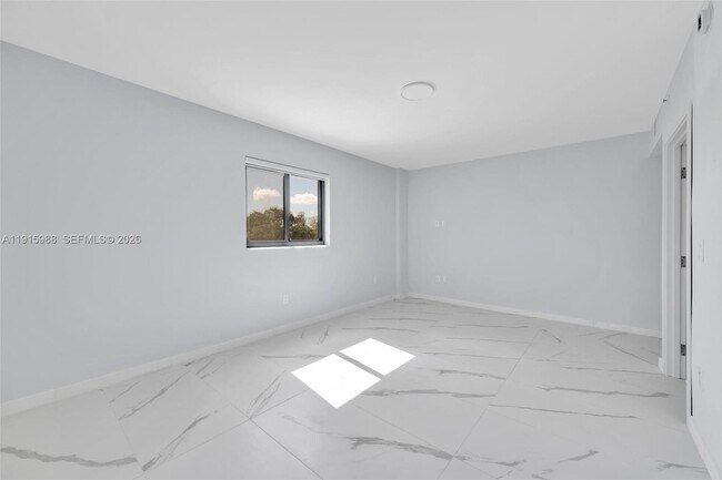 Building Photo - 840 NE 130th St