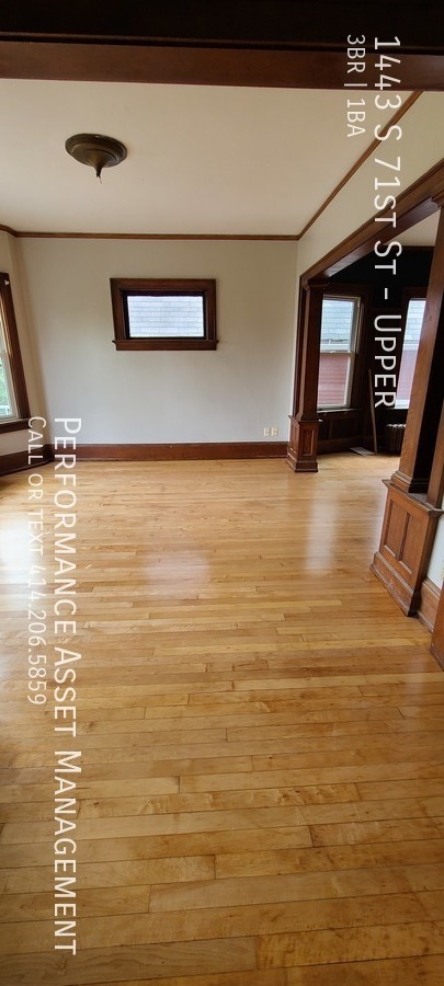 Building Photo - Cozy 3BR unit in West Allis