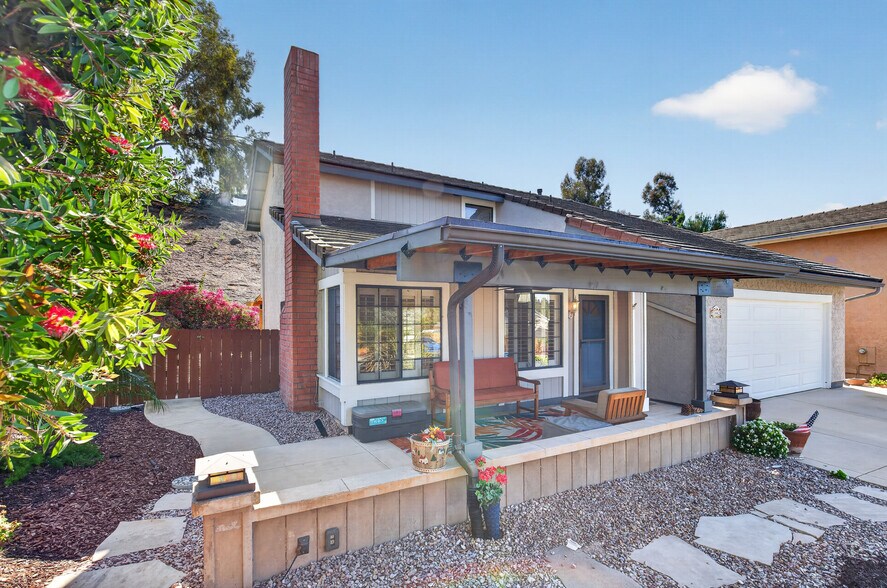 Building Photo - 13962 Barrymore St