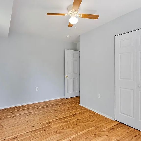 Building Photo - 8221 Tomlinson Ct