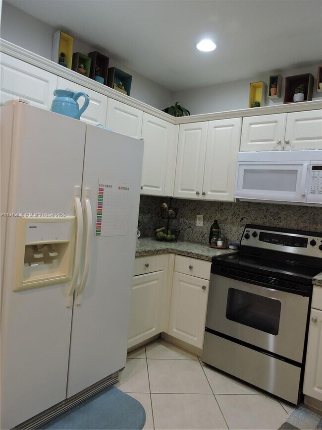 Building Photo - 413 SW 147th Ave