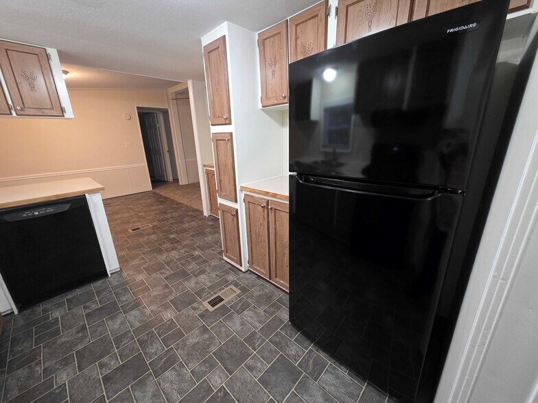 Building Photo - 3683 Pinoak St