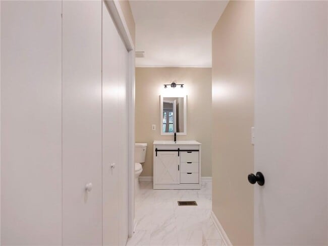 Building Photo - 2949 Judylyn Dr