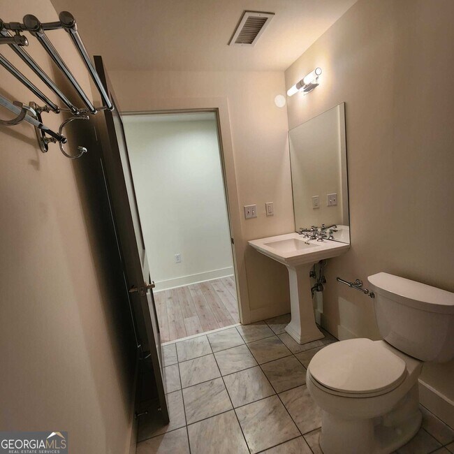 Building Photo - 1100 Howell Mill Rd NW