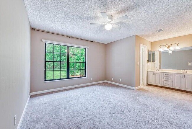 Building Photo - 5645 American Cir