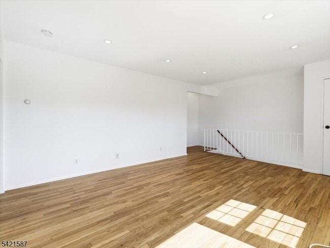 Building Photo - 115 Pitney Pl