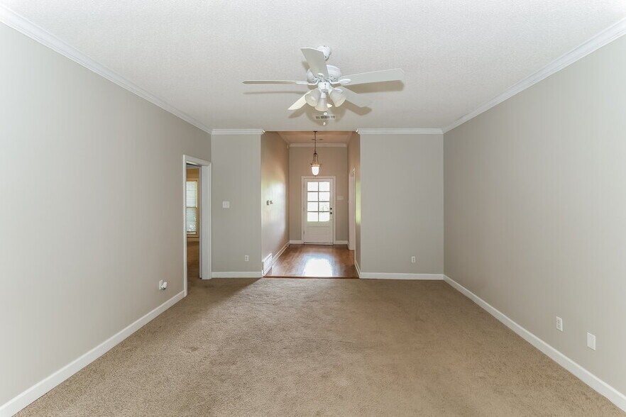 Building Photo - 8895 Linell Cove