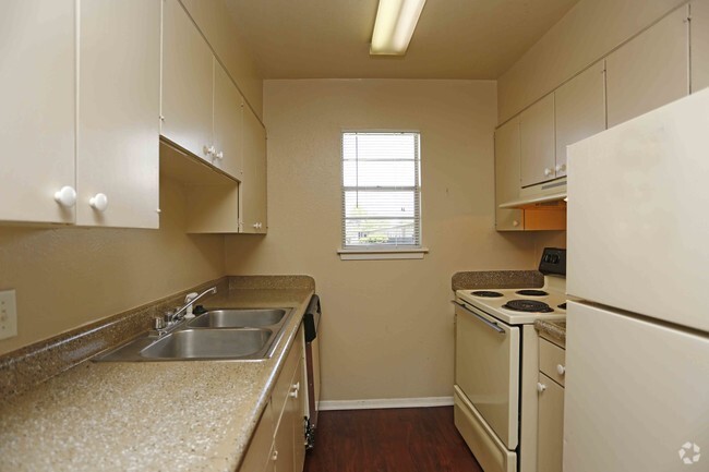 1BR,1BA - 704SF - KITCHEN - Cordova Court Apartments