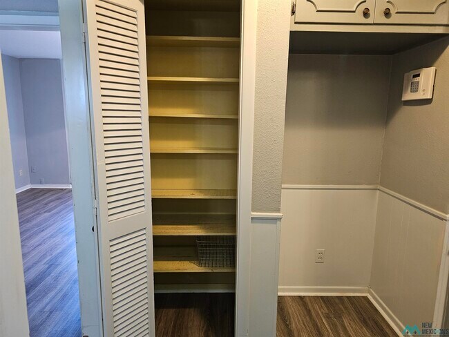 Building Photo - 1801 Eastridge Dr