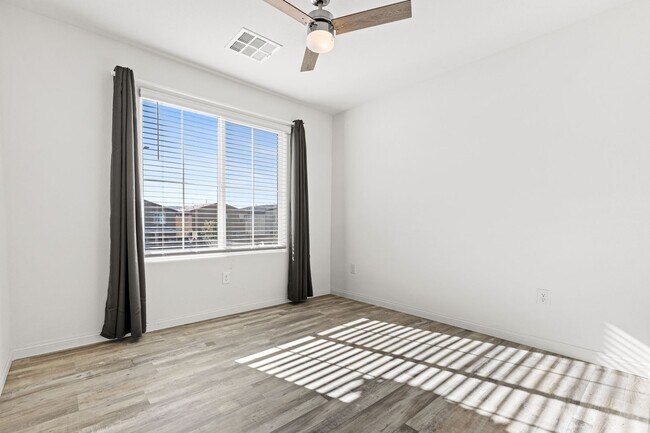 Building Photo - Newly Built 6 Bed / 2.5 Bath Single-Family Home with Upgraded Kitchen and Fully Fenced Yard in So...