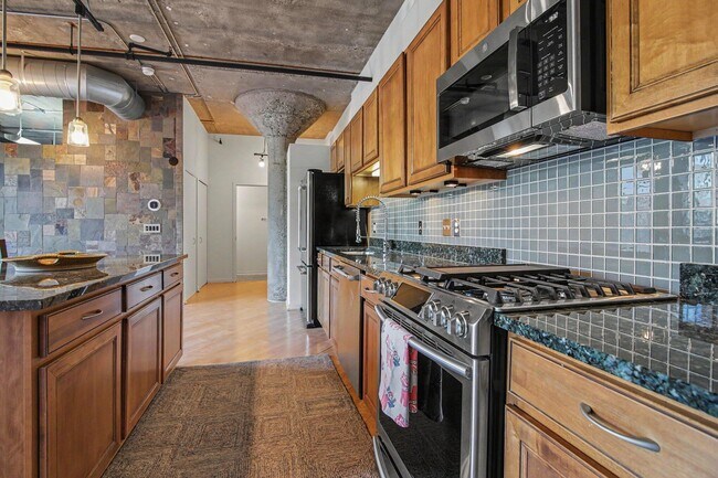 Building Photo - 315 2nd St