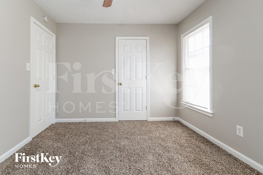 Building Photo - 2190 Sugarbirch Dr