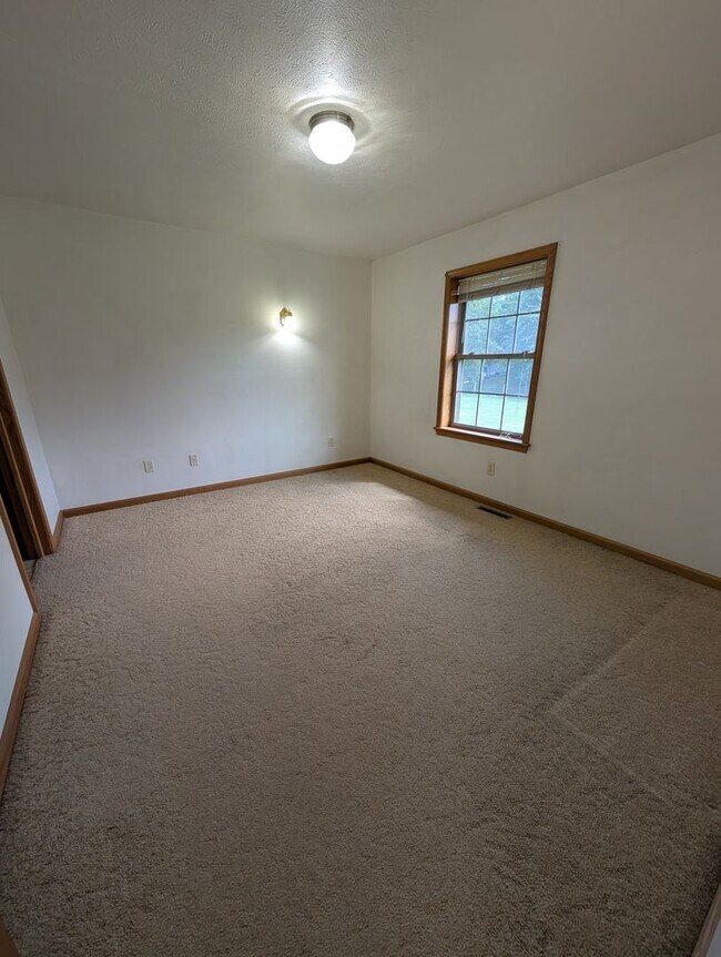 Building Photo - 63660 Hidden Ridge Ct