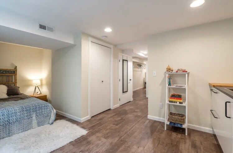 Building Photo - 3330 SE Franklin St