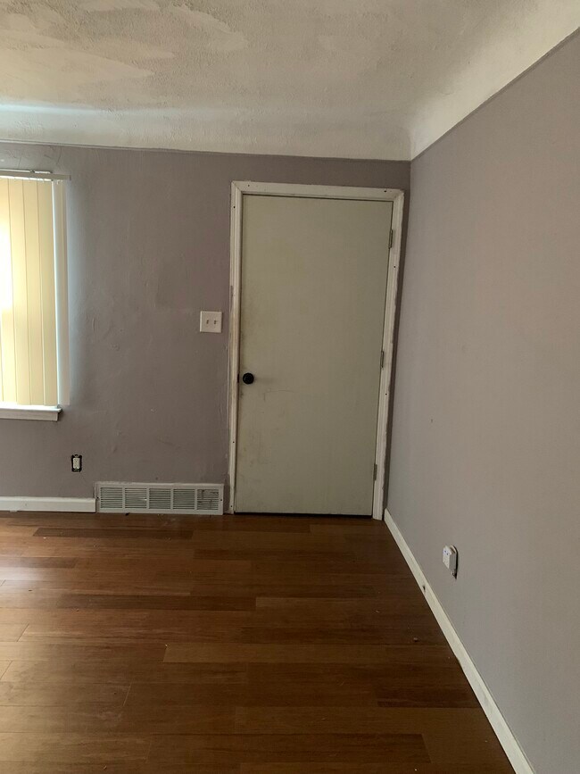 Building Photo - 15937 Bramell St