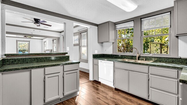 Building Photo - Two Bed Located in SW Ardmore