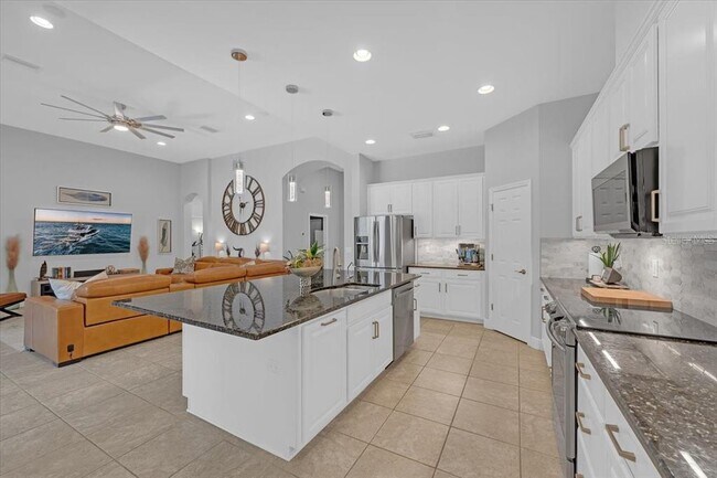 Building Photo - 13818 Moonstone Canyon Dr