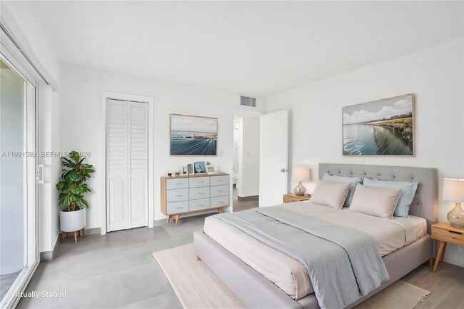 Building Photo - 5325 SW 77th Ct