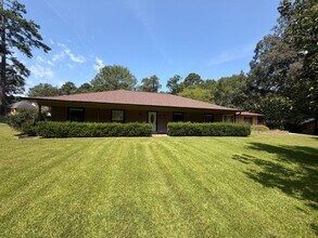 Building Photo - Remodeled 3 Bedroom Home in Keithville