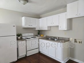 Building Photo - 2231 Summit St