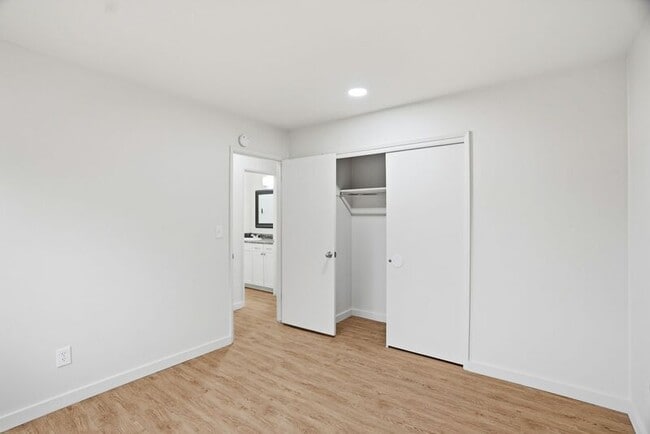 Building Photo - 3106 E 27th Ave