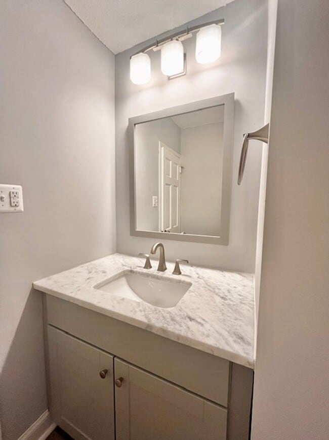 Building Photo - 4515 Willard Ave