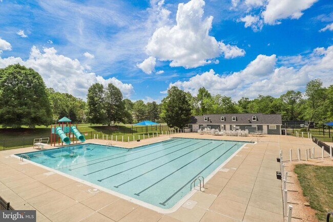 Building Photo - 110 Westwick Ct