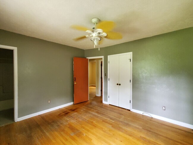 Building Photo - 1850 Dewsberry Pl