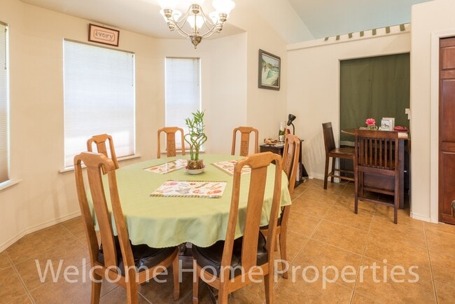 Building Photo - Beautiful 3 Bedroom Home Close to WWU