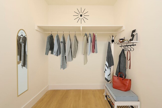 Building Photo - Newly renovated studio apartment with park...