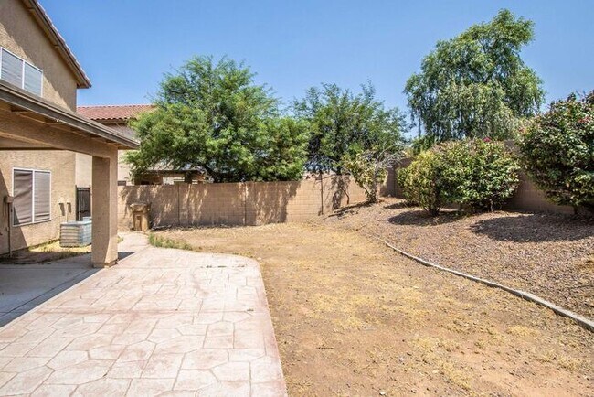 Building Photo - Welcome to this beautiful 4 bedroom, 3 bathroom home in San Tan Valley, AZ.