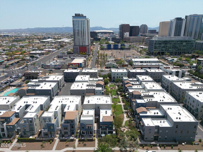 Building Photo - 615 E Portland St