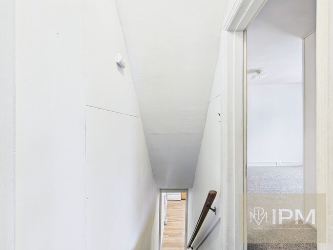 Building Photo - Charming 3 Bedroom, 1 Bath Home in Northeastern Schools!