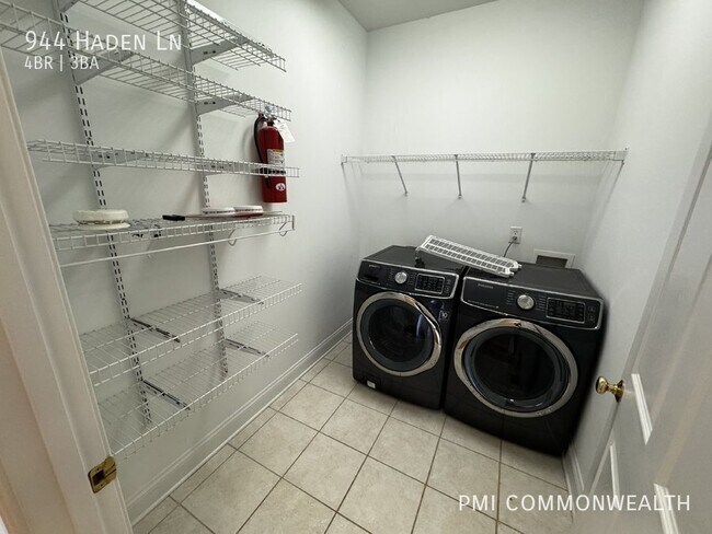 Building Photo - 944 Haden Ln