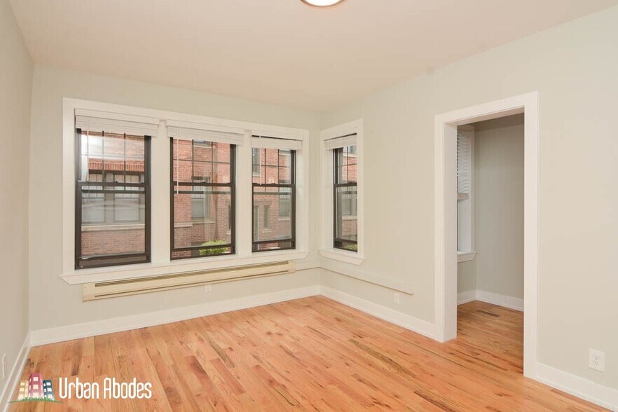 Building Photo - 4415 N Wolcott Ave