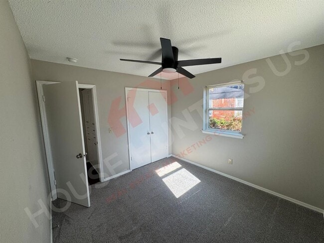 Building Photo - 920 NW 104th St