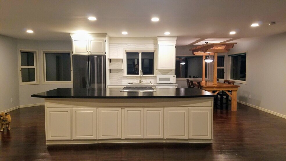 Building Photo - 5683 Putnam Rd