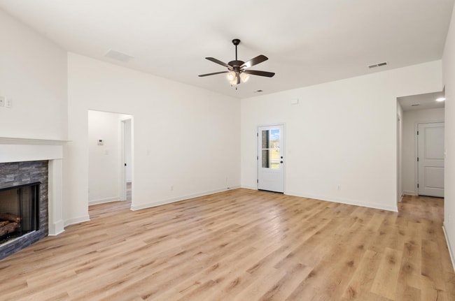 Building Photo - 6275 Clover Ct