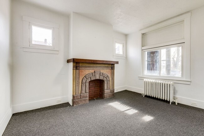 Building Photo - 2027 Eccles St