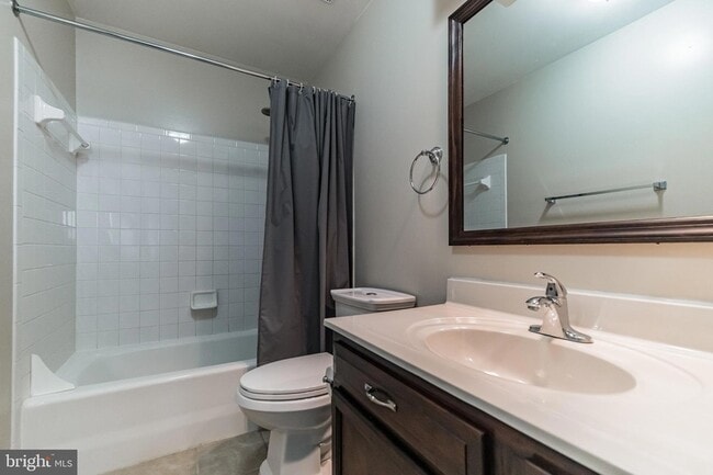 Building Photo - 9 Sharon Ln