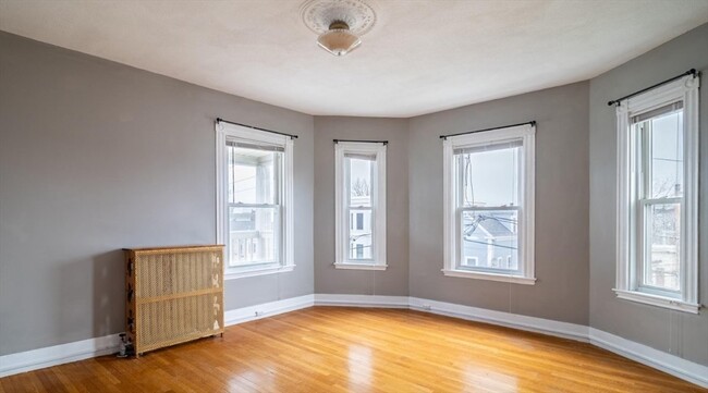 Building Photo - 106 Beacon St