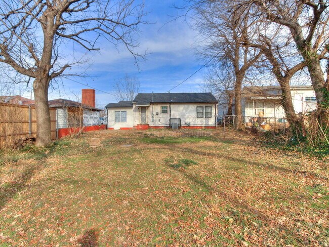 Building Photo - 10 SE Grand Blvd