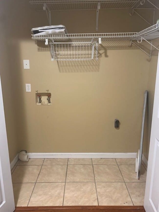 Building Photo - 3 Bd / 2 Bath Home in Pinehurst Subd.