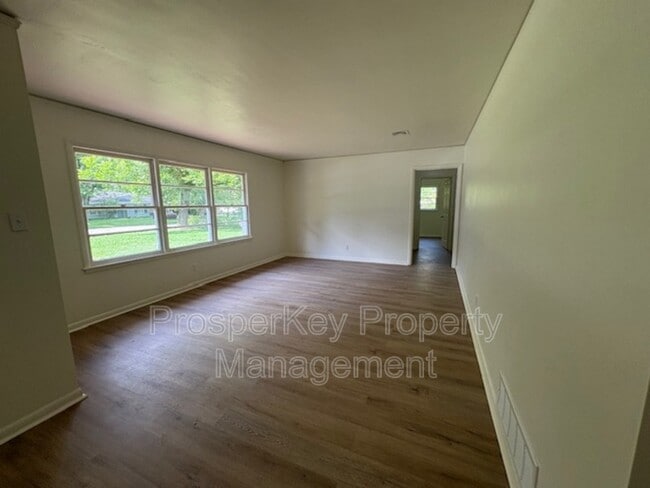 Building Photo - 1437 Beaumont Dr